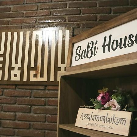 Sabi Guest House - Strategic Family -Married Couples Only- Hostel In Prawirotaman Джокьякарта Экстерьер фото