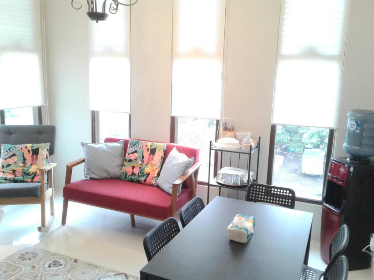 Sabi Guest House - Strategic Family -Married Couples Only- Hostel In Prawirotaman Джокьякарта Экстерьер фото