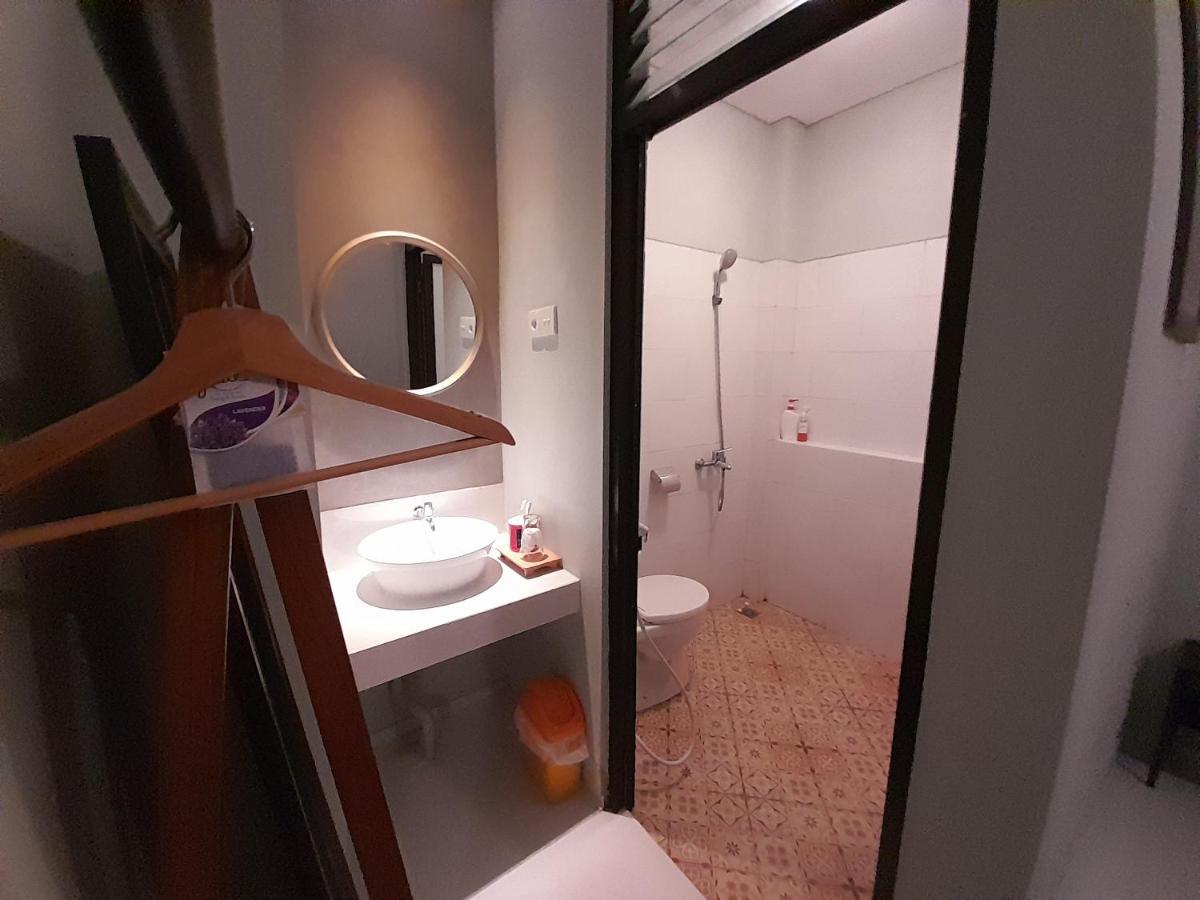 Sabi Guest House - Strategic Family -Married Couples Only- Hostel In Prawirotaman Джокьякарта Экстерьер фото