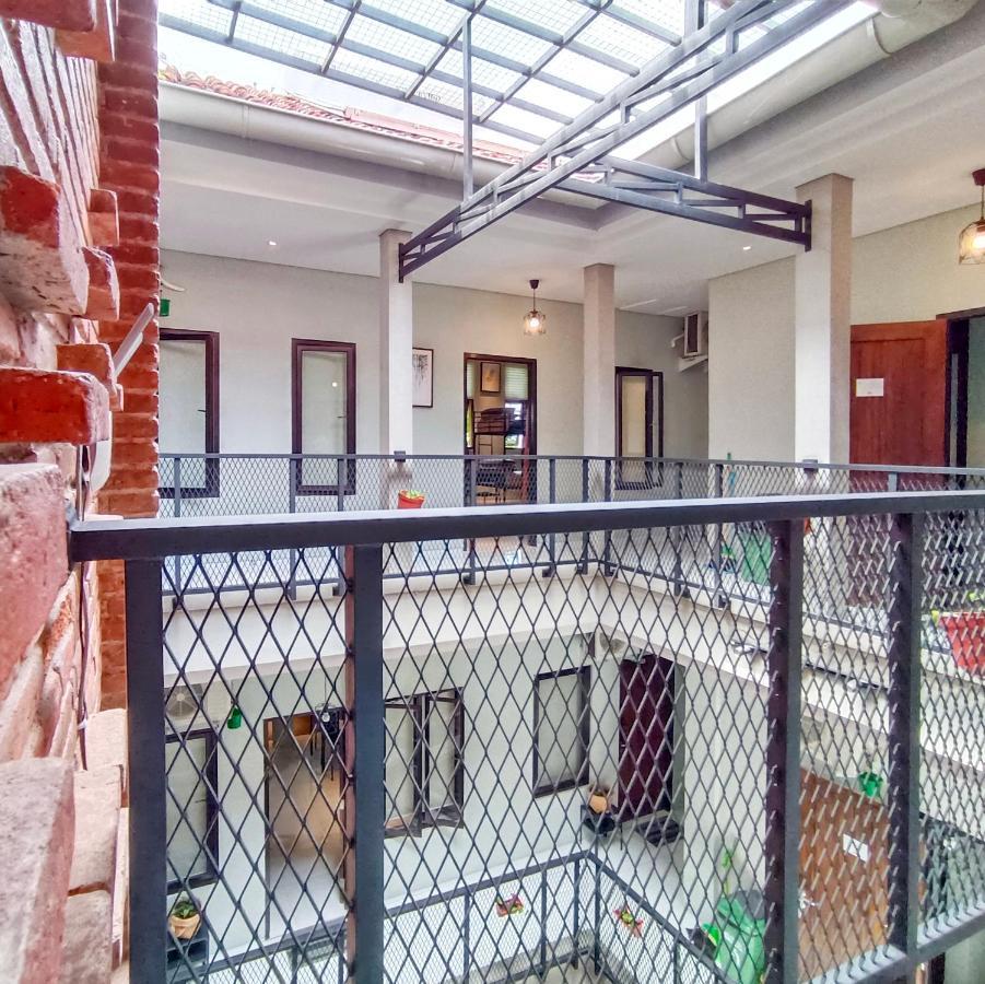 Sabi Guest House - Strategic Family -Married Couples Only- Hostel In Prawirotaman Джокьякарта Экстерьер фото
