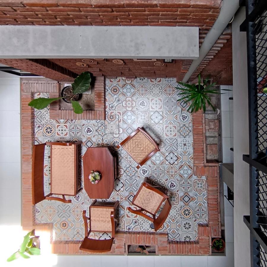 Sabi Guest House - Strategic Family -Married Couples Only- Hostel In Prawirotaman Джокьякарта Экстерьер фото