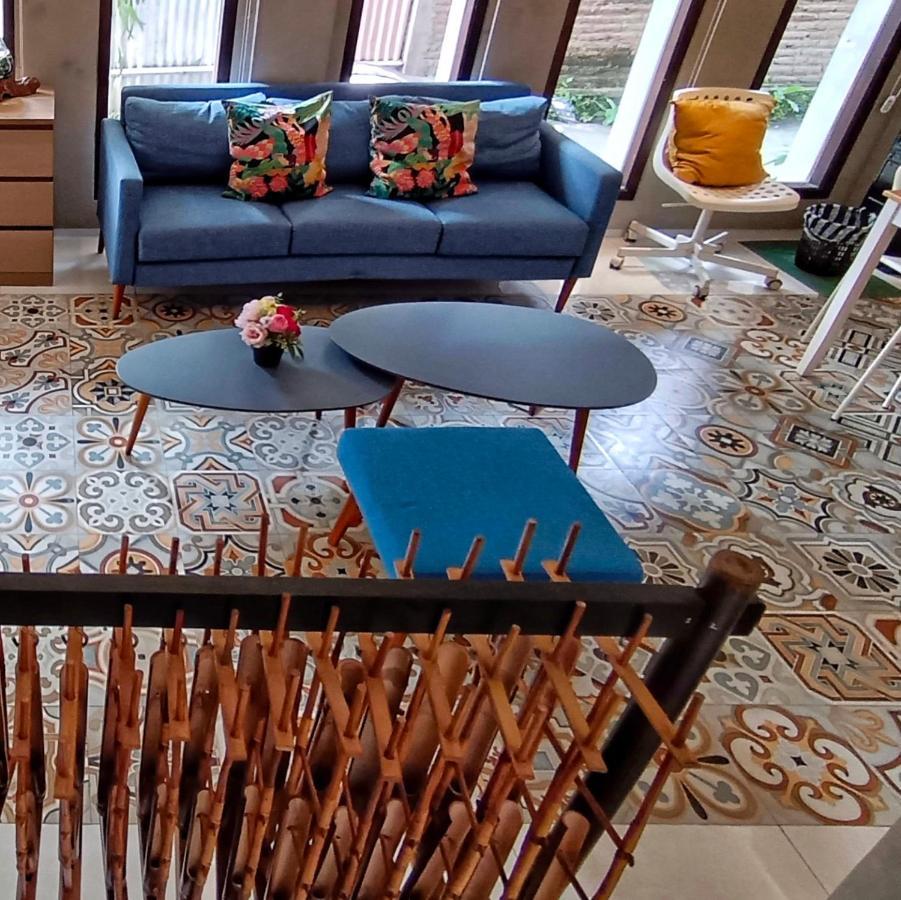 Sabi Guest House - Strategic Family -Married Couples Only- Hostel In Prawirotaman Джокьякарта Экстерьер фото