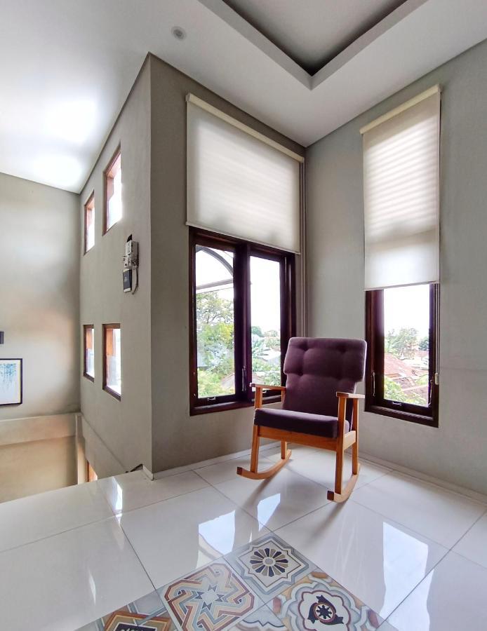 Sabi Guest House - Strategic Family -Married Couples Only- Hostel In Prawirotaman Джокьякарта Экстерьер фото