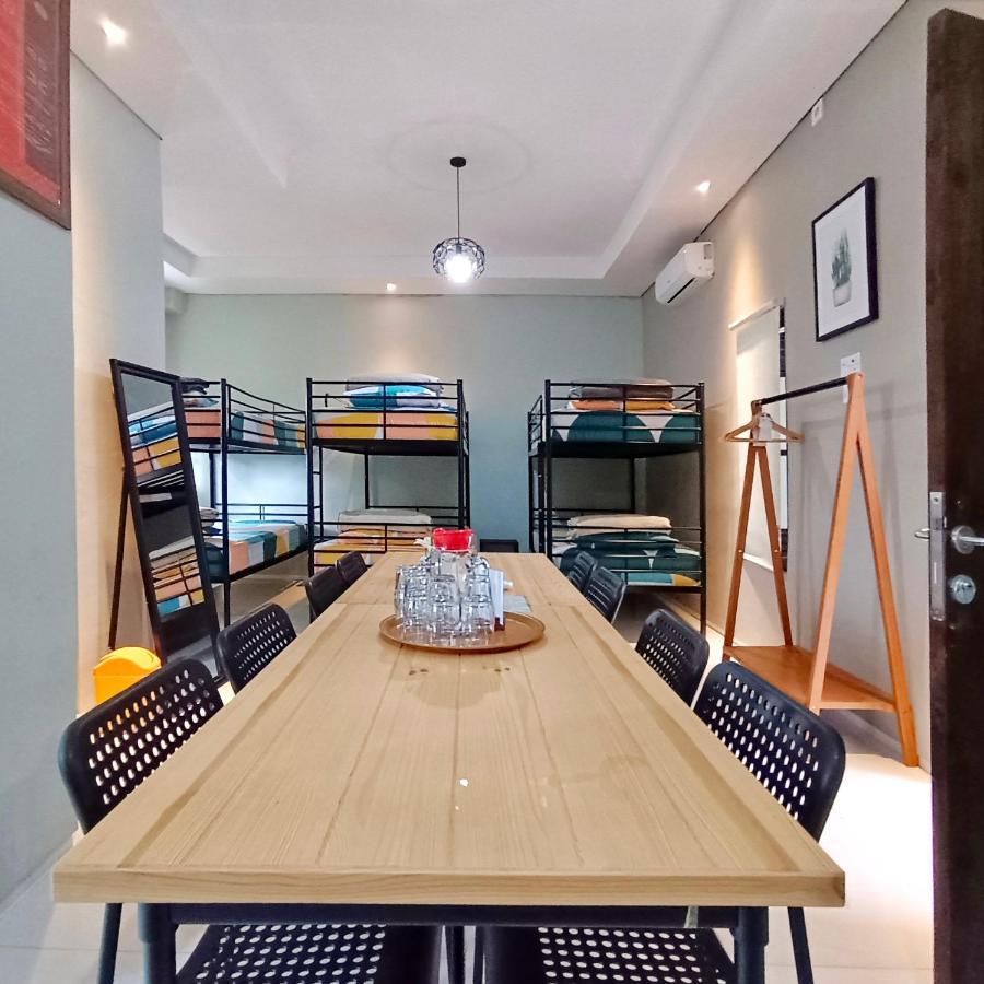 Sabi Guest House - Strategic Family -Married Couples Only- Hostel In Prawirotaman Джокьякарта Экстерьер фото